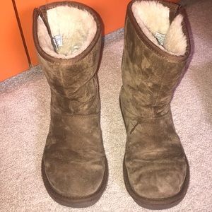 Zipper Ugg boots